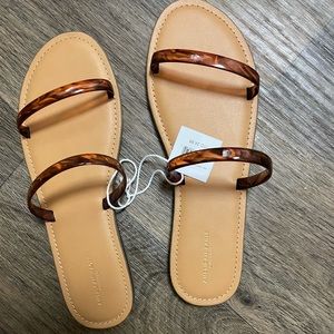American Eagle tortoise skinny strap sandal